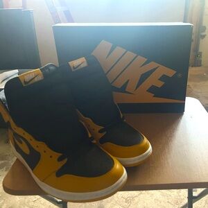 Jordan 1 Retro High Pollen